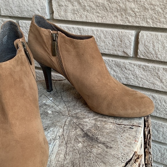 𝅺DKNYC Samira Suede Round Toe Ankle Booties Tan Sz 10 - Picture 2 of 14